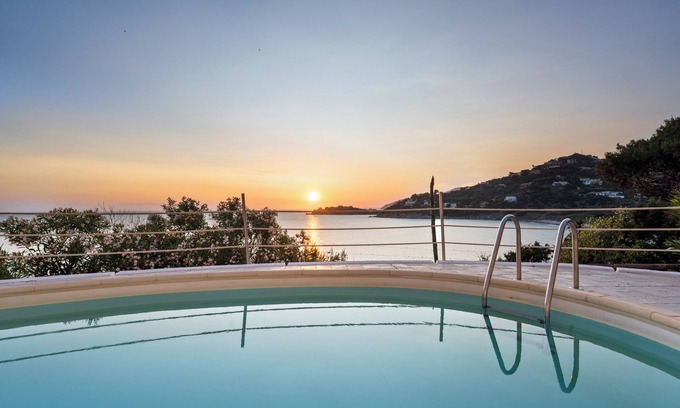 Torre delle Stelle Villa | Villa Ambra – Frente al Mar, Lujo, Piscina Privada a Solo Pasos de la Playa