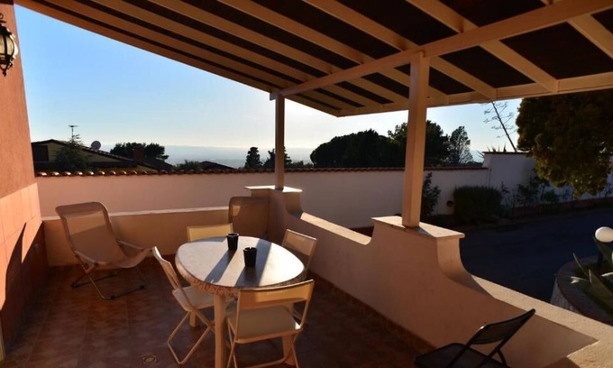 Villaggio del Pino-Le Ginestre Casa | Villa Cinzia - Appartamento con Vista Giardino