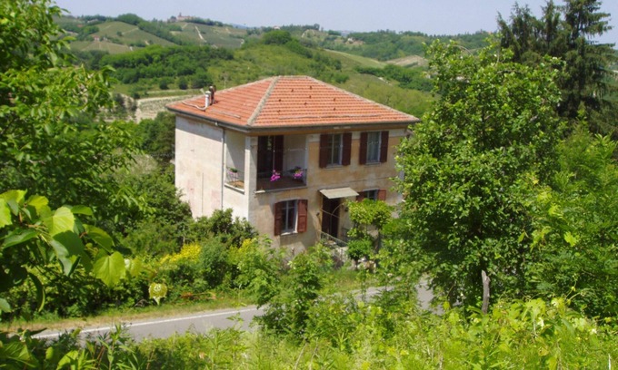 Trisobbio Villa | Villa de campo italiana con piscina y vistas panorámicas a los viñedos