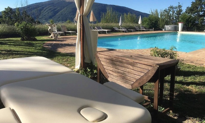 Assisi Otro | Casa de campo italiana en el campo con 7 dormitorios y piscina grande