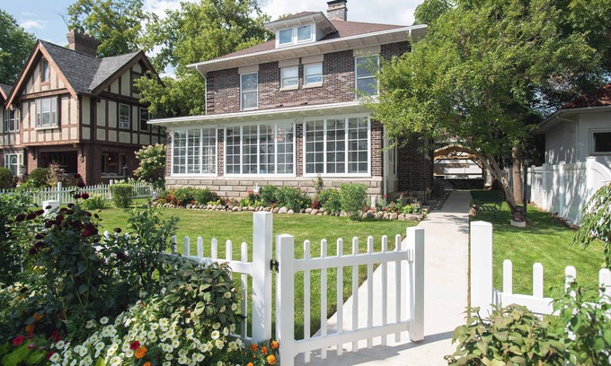 Lake Geneva Casa | It’s Showtime – Historic Downtown Geneva Escape!
