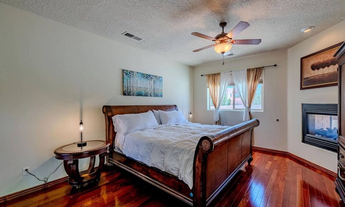 Northeast Heights Casa | Ivory Sanctuary - 4 bedroom