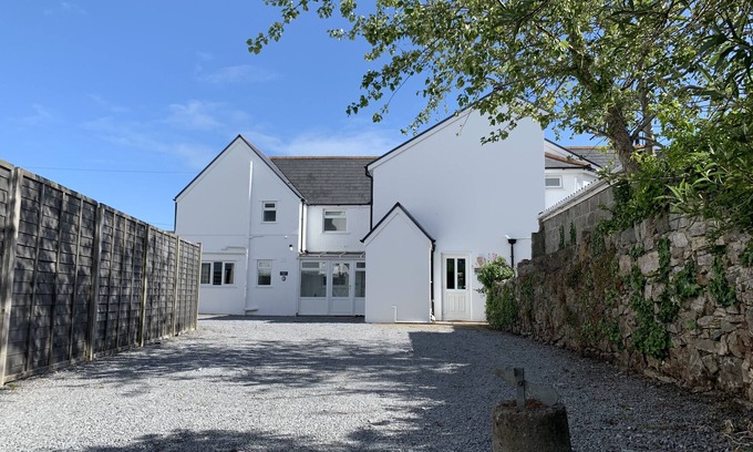Horton Cabaña | Ivy Cottage - short walk to Port Eynon beach and village amenities