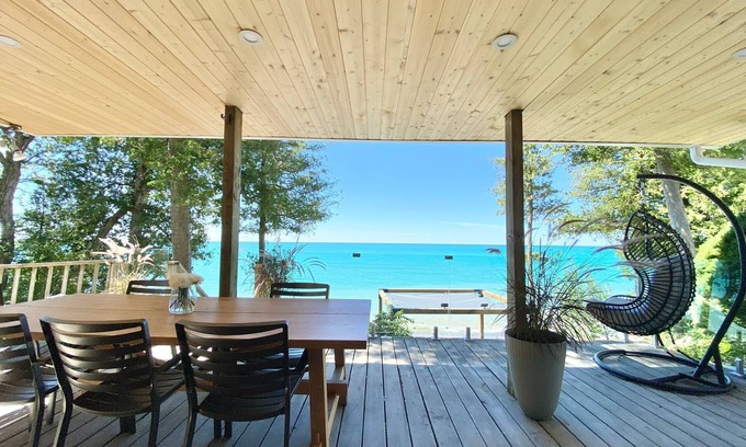 Ashfield-Colborne-Wawanosh Cabaña | Ivy Lane Cottage is a completely renovated modern Retreat