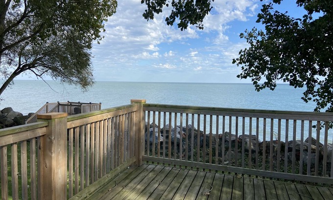 Leamington Casa | Izzy's Lookout Lake House - Spacious 2 bedroom house