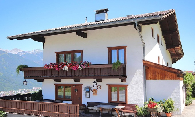 Schwaz Apartamento | Jägerhof by Interhome