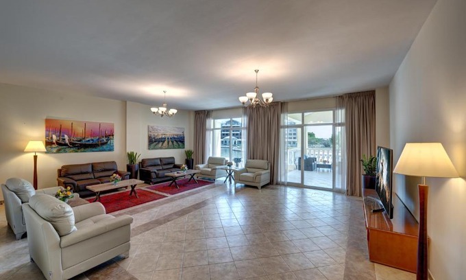 Green Community Motor City Apartamento | J5 Three Bedroom Terrace Apartment Motor City families only