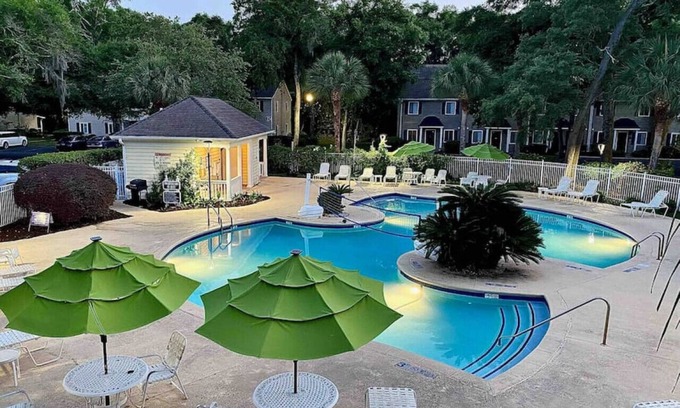 Demere Park Condominio | J7 Completely renovated, 2 BR, 2 BA, centrally located in Ocean Walk