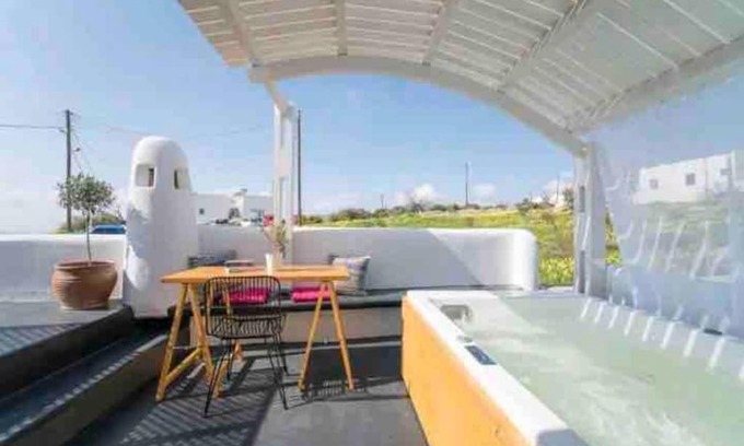 Firostefani Apartamento | Jaccuzzi Romantic Suite in Firostefani,sea view!