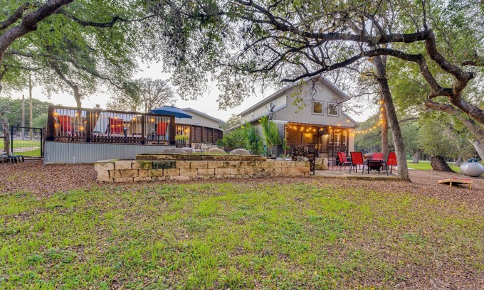 New Braunfels Cabaña | Jack's Cottage: Backyard Oasis in New Braunfels!
