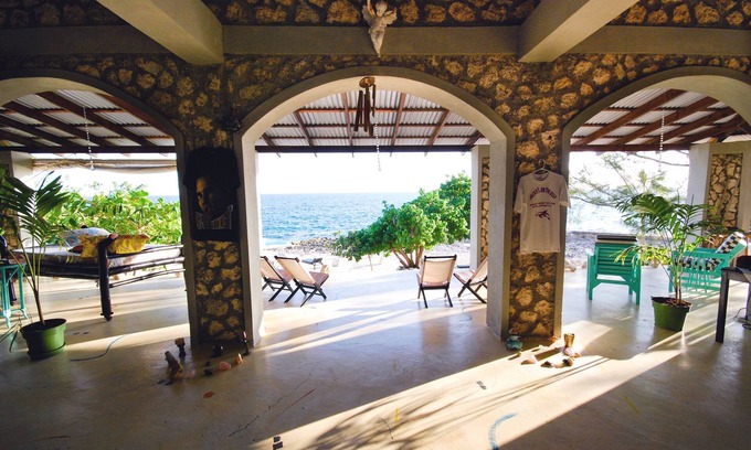 West End Casa | Jackies on the Reef