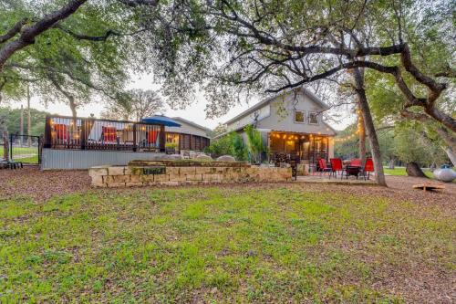 New Braunfels Casa | Jacks Cottage Backyard Oasis in New Braunfels!