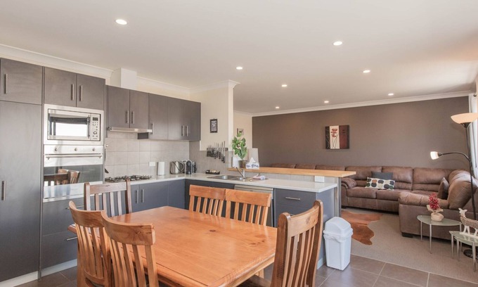 Jindabyne Casa | Jackson Hole 3 - 3/123 Gippsland Street
