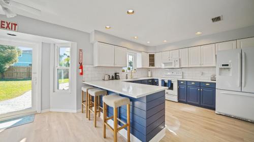 Jacksonville Beach Casa | Jacksonville Beach Home - Walk to Beach, Bars & Restaurants - Pet Friendly