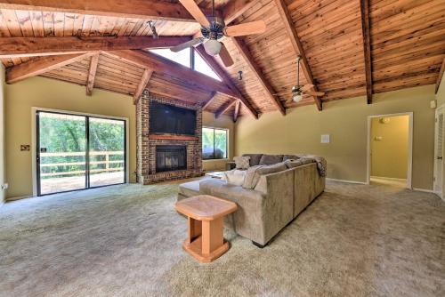 Arlington Casa | Jacksonville Home on 1 Acre about 6 Mi to Beach!