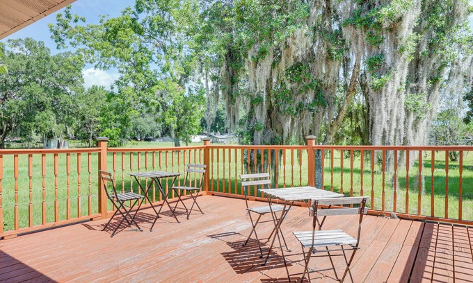 Northside Casa | Jacksonville Home w/ Deck: 17 Mi to Downtown!