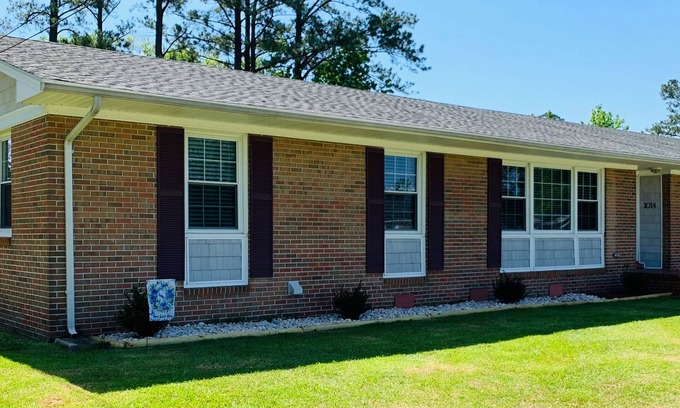 Jacksonville Casa | Jacksonville ranch house with perks!
