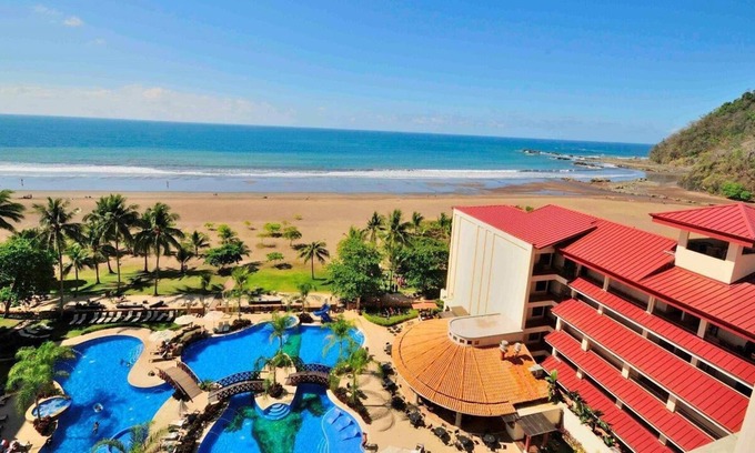 Barrio Los Faroles Condominio | Jaco Beach Front Condo in 5-star resort!