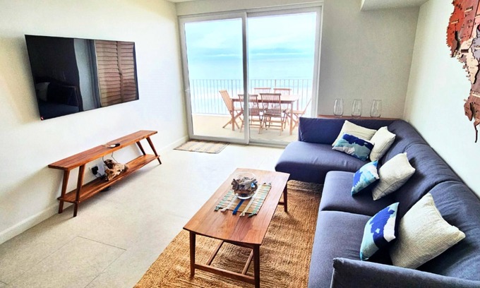 Jaco Condominio | Jaco Beachfront Oasis 2-bedroom condo on Jaco Beach with AC, fitness room, WiFi