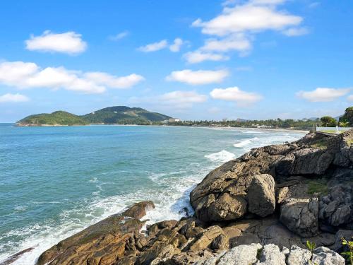 Guaruja Casa | Jacuzzi - 200m da Praia - Churrasqueira - 4 Suítes