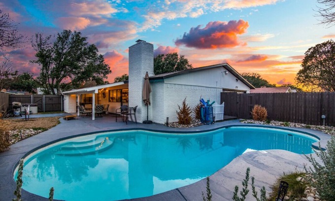 The Colony Casa | Jacuzzi & Pool House w/Game Room + Fire table near Grandscape