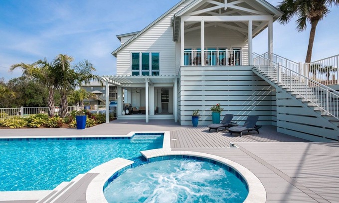 Gulf Trace Casa | JADA'S DARE~Gulf Views~Heated Pool~Gulf Trace Seclusion~Beach Gear~Modern Luxe