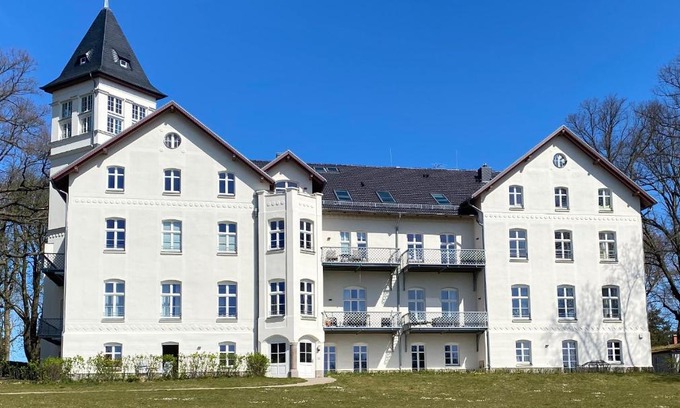 Hohen Niendorf Apartamento | Jagdschloss Suite - premium castle hideway