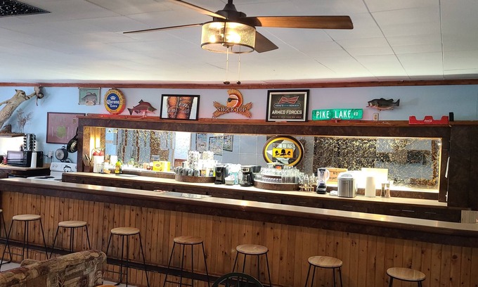 Toivola Casa | Jake's Bed & Bar 3BR, 7 beds, SXS Snowmobile Trail Access, Fire Pit, Grill, Wifi