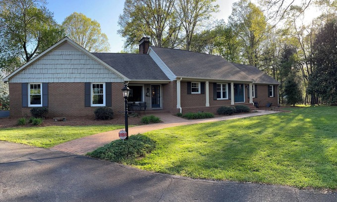 State Road Casa | Jake & Wilma's - Private Country Estate