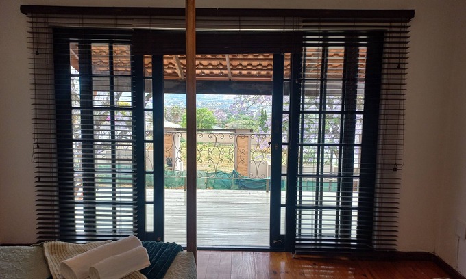 Greater Johannesburg Metropolitan Area Casa | Jakes's Place Modern Comfortable & Sunny 3-bedroom House in Kensington