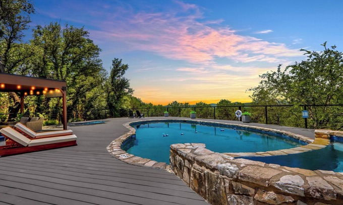 Wimberley Casa | Jalsa I Luxury escape, pool, HT, Pickleball
