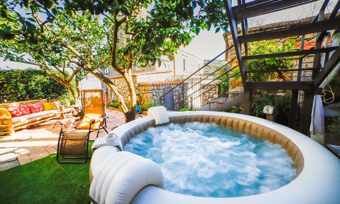 Termini Casa | Jamm - Casa con jacuzzi, terraza y estacionamiento.