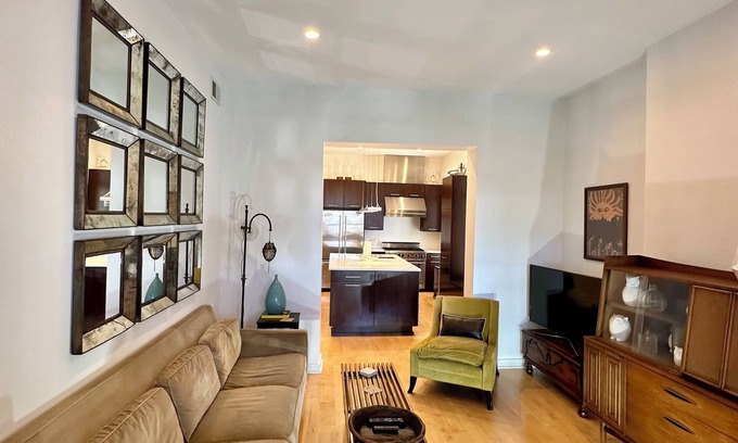 West Town Casa | jane's house a boutique historical flat in chicago - close to everything!