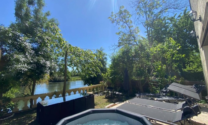 Les Roches-l'Eveque Casa | Jardin d'Ebène SPA SAUNA on the banks of the river Loir