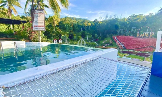 Samal Cama Y Desayuno | Jardin De Ysabelle and Hobbiton Cafe