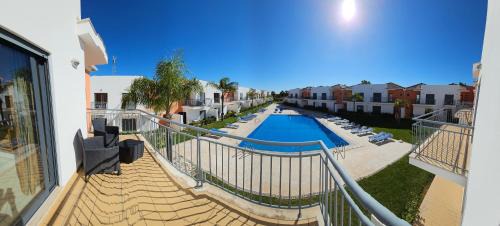 Pera Casa | Jardins de Pera vila M