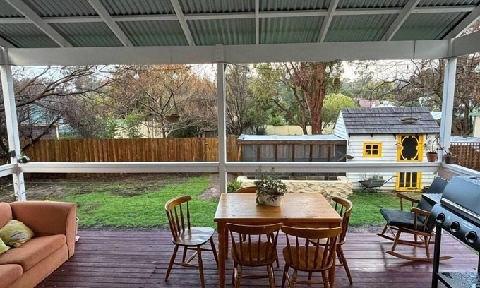 Serpentine-Jarrahdale Casa | Jarrahdale Pet Friendly Retreat Cottage