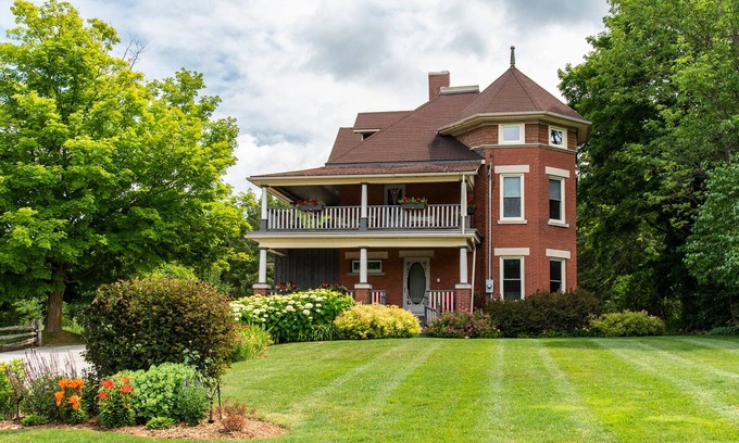 Grey Highlands Casa | Encantador, Elegante Jasper Stuart Home en la Belleza Rústica de Beaver Valley de Ontario
