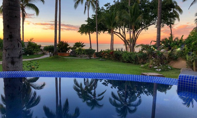 North End Casa | ¡SAYULITA FRENTE A LA PLAYA FRENTE AL MAR! Piscina climatizada en la terraza perfecta con vista al mar.