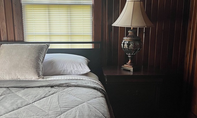 Mobile Casa | JD's Battle House Bungalow