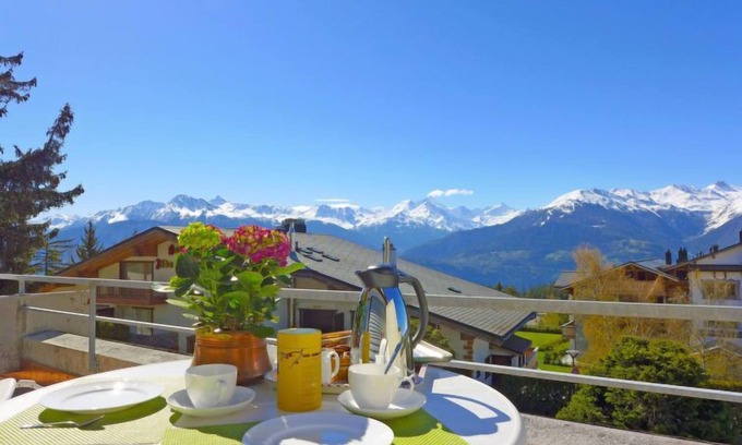 Montana Apartamento | Jeanne D'Arc Apt. E-38 by Interhome
