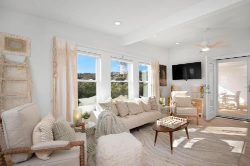 Oak Island Casa | Jellyfish Cottage