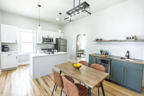 Federal Hill Apartamento | Jennifer's Comfy & Stylish Broadway Escape