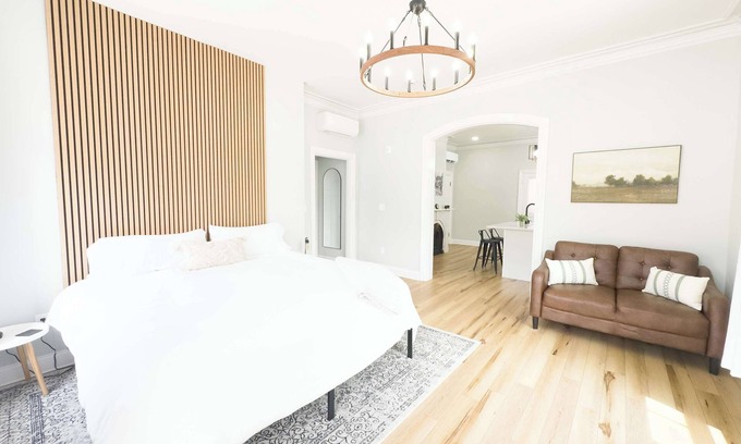 Federal Hill Apartamento | Jennifer's Spa-Like Historic Broadway Getaway