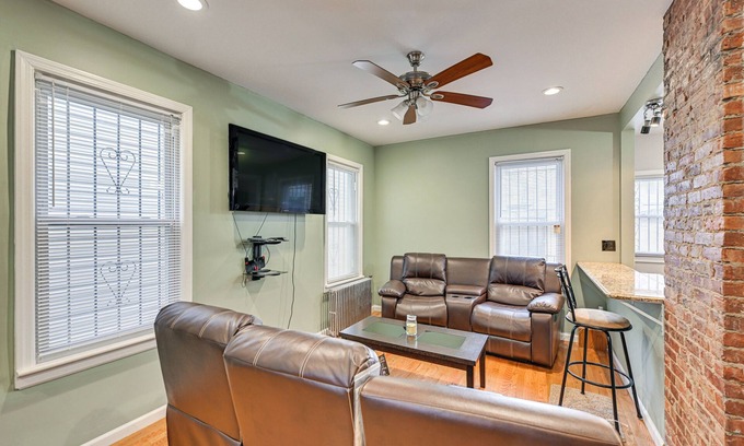 Greenville Apartamento | Jersey City Apartment w/ Game Room: 7 Mi to NYC!