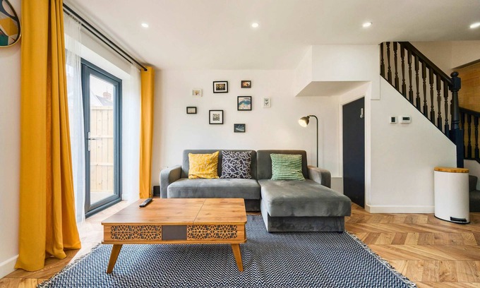 Hanham Casa | Jersey King - Stylish Bristol House!