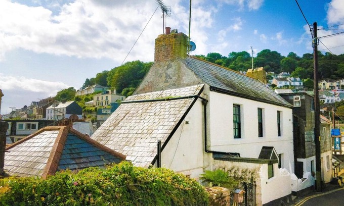 West Looe Casa | Jessamine: Restored fisherman's cottage close to Looe's harbour