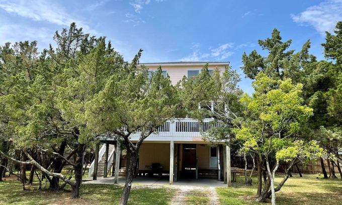 Ocracoke Casa | Jetts House: Dog friendly home in private location