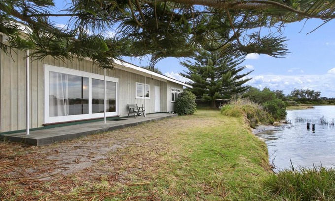 Lakes Entrance Casa | Jetty Road on the Beach