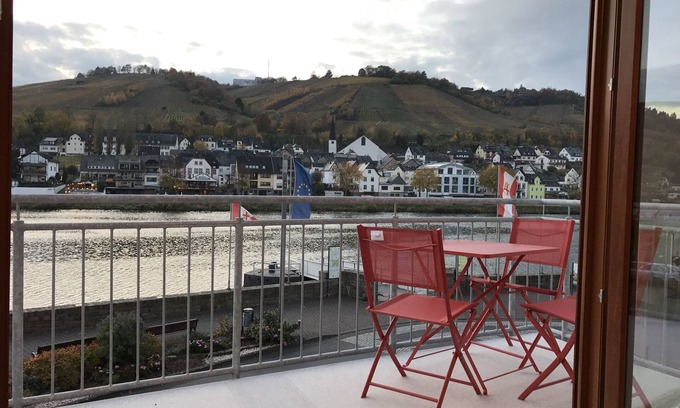 Zell Condominio | Jewel of the Mosel, Apartment in townhouse, central Zell, beautiful Mosel views